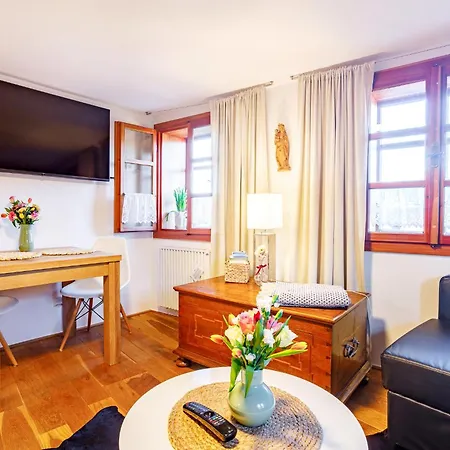 Apartment No.59 Loket